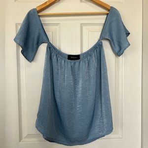 Workhall off shoulder